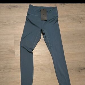 Fabletics Anywhere Motion365+ High-Waisted Legging Women's Size S Short